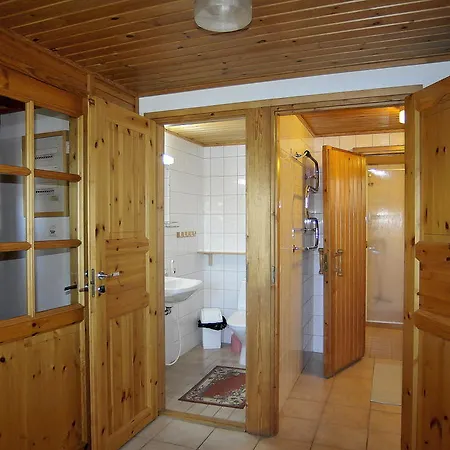 尼尼兰登木屋假日公园 Kolinkylä